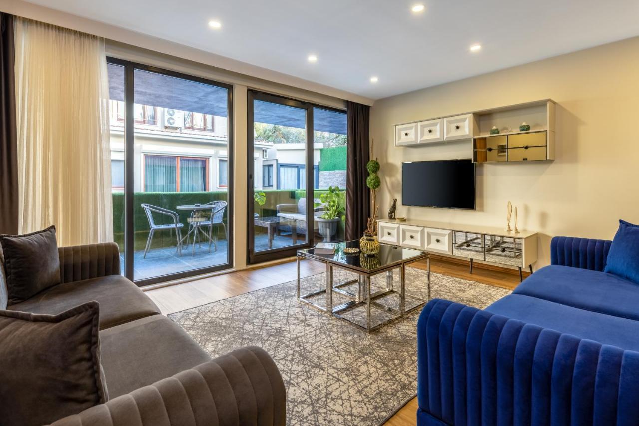Luxury One-Bedroom Apartment Pool Access