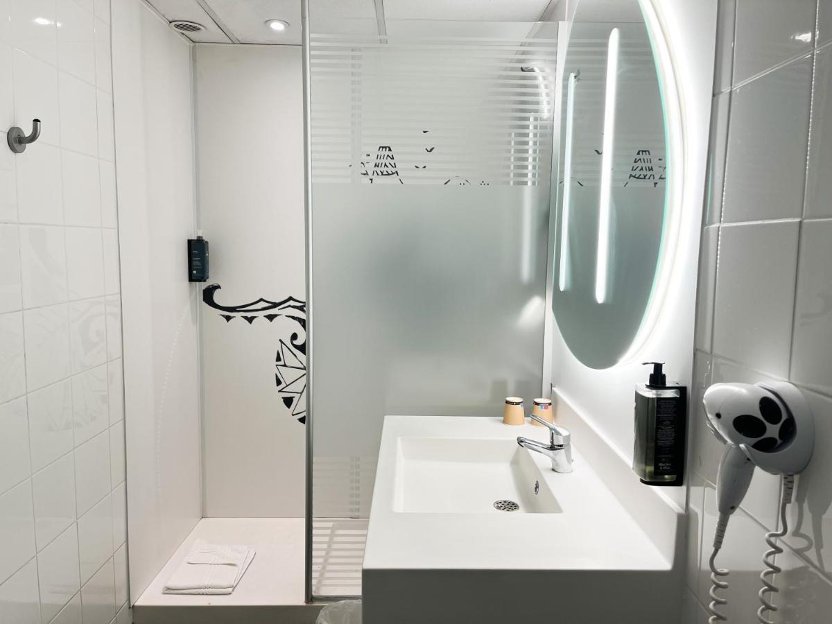 Triple room with One Double bed and One Foldable single bed,1685079904:JPEG