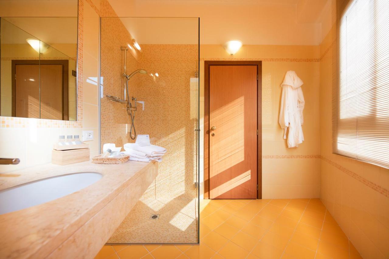 Superior Triple Room with Sea View,1378931696:JPEG