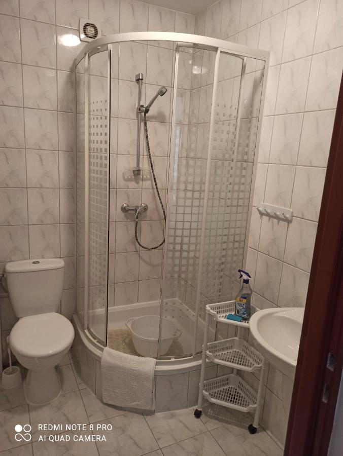 Zweibettzimmer mit Bad