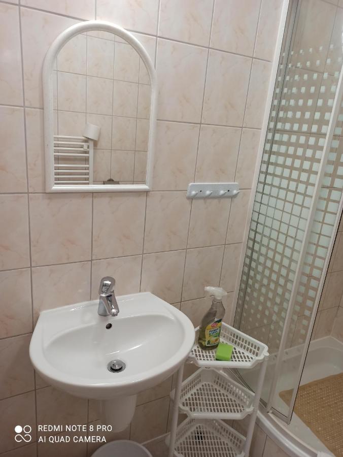 Dreibettzimmer mit eigenem Bad
