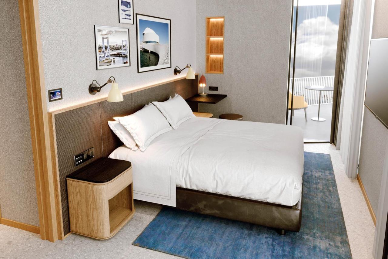 Superior Zimmer mit Kingsize-Bett, Balkon und Stadtblick