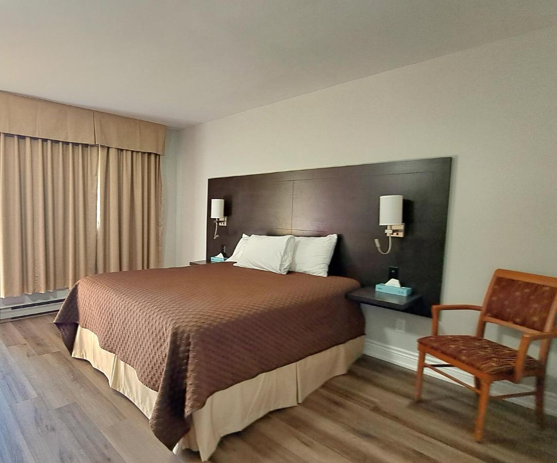 Standard Queen Room