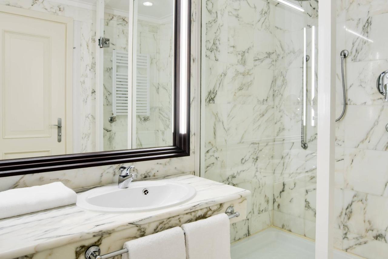 Deluxe King Room,1554749497:JPEG