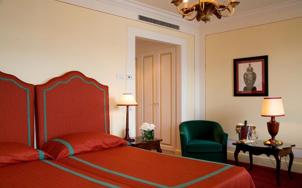 Chambre Double Supérieure - Vue Partielle sur Lac