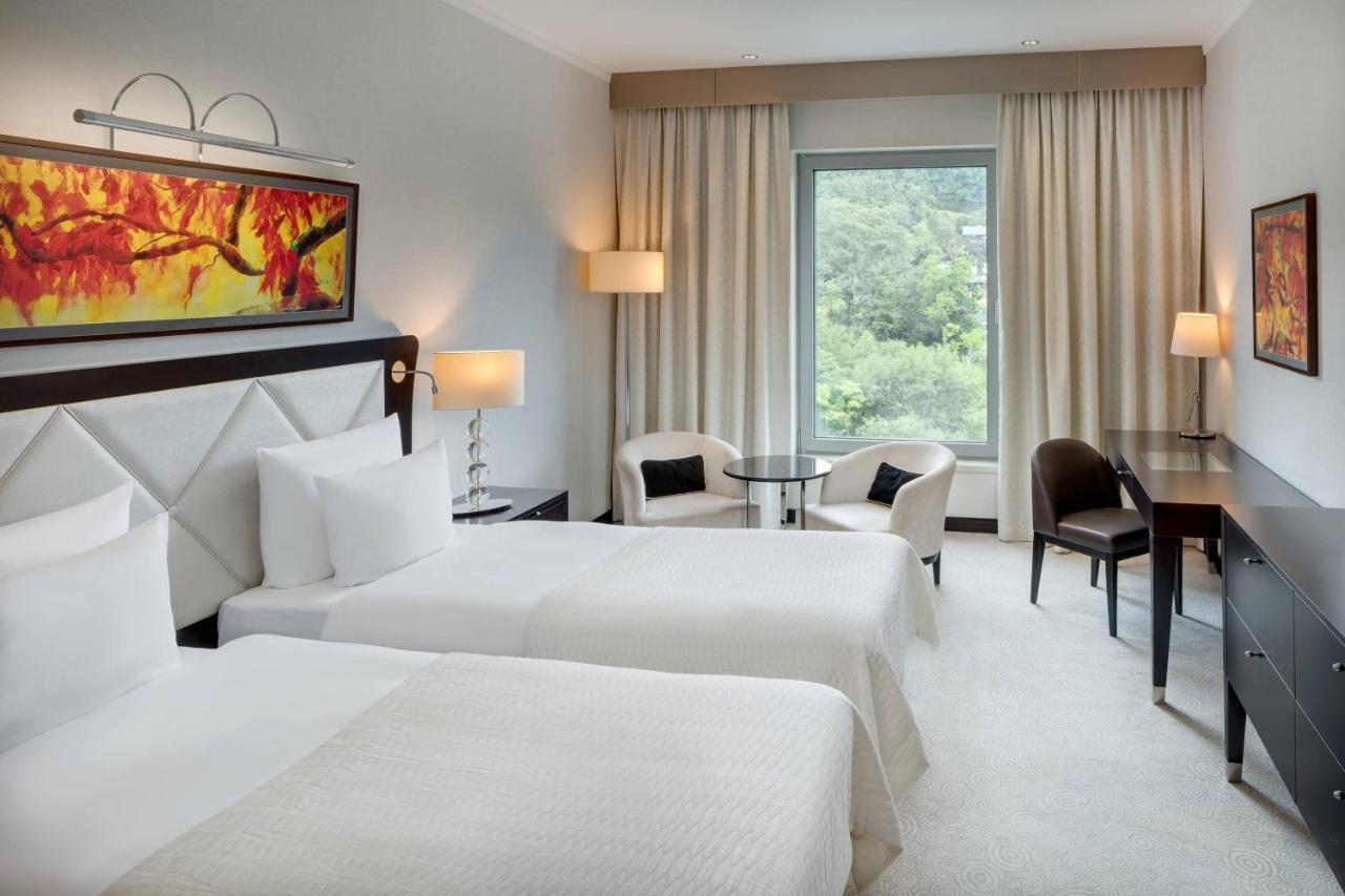 Quarto com 2 Camas de Solteiro e Vista da Colina do Castelo