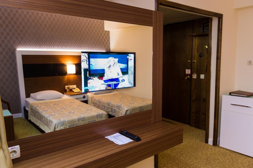 Economy Twin Room without Balcony & View