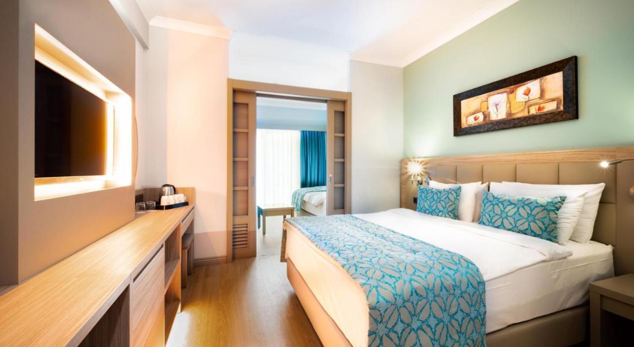 Family Room,1528262323:JPEG