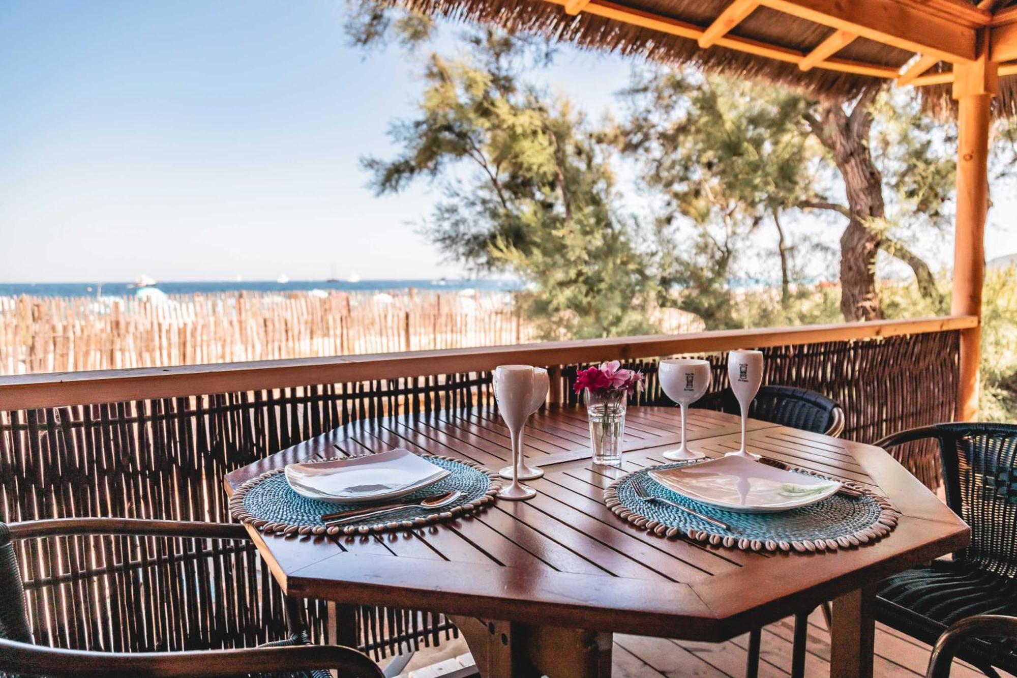 Tiki Hutte Beachfront Standard – 2 Bedrooms