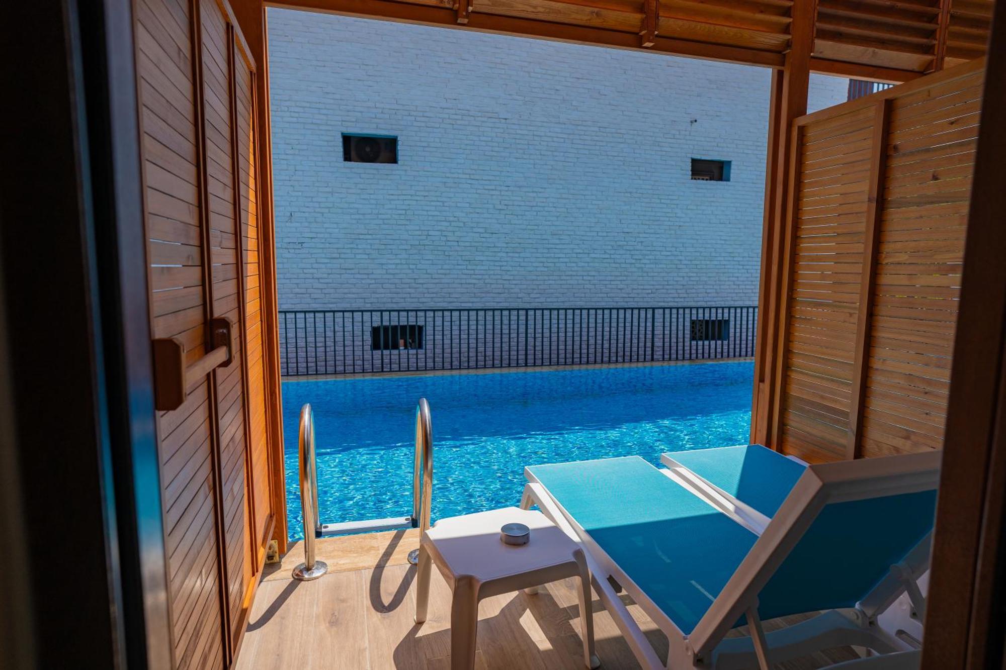 Deluxe Double or Twin Room with Pool Access
