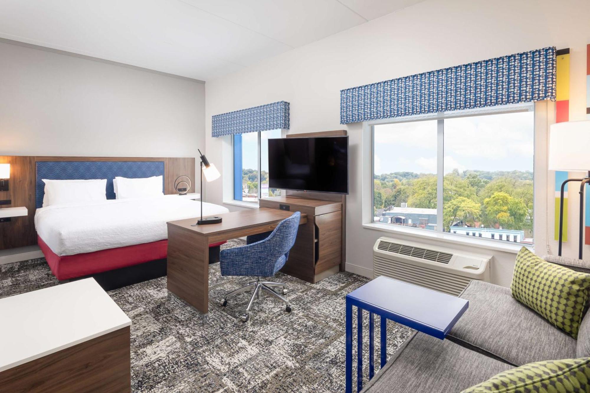 King Suite with Wet Bar