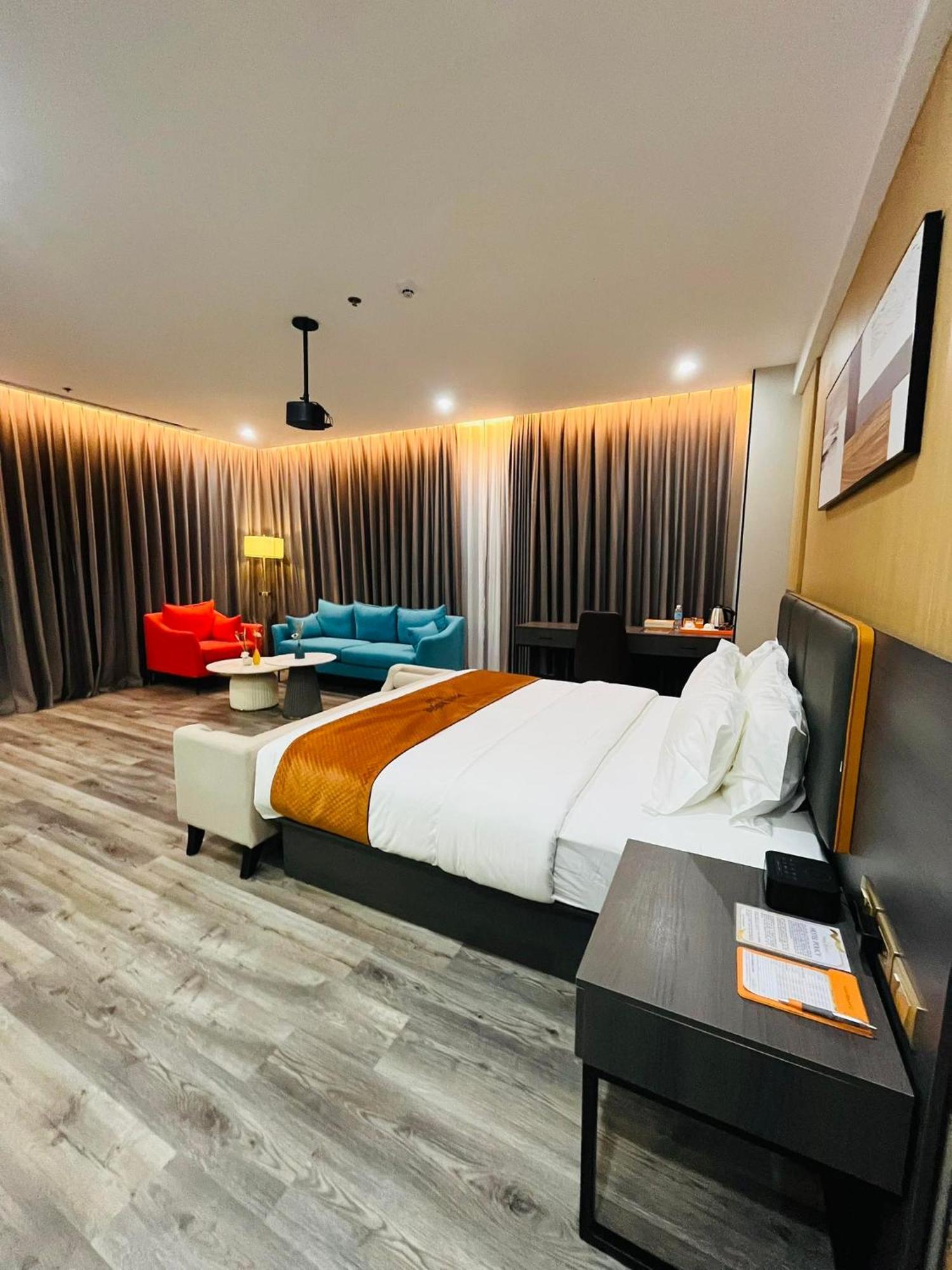 Deluxe King Suite,1537489702:JPEG