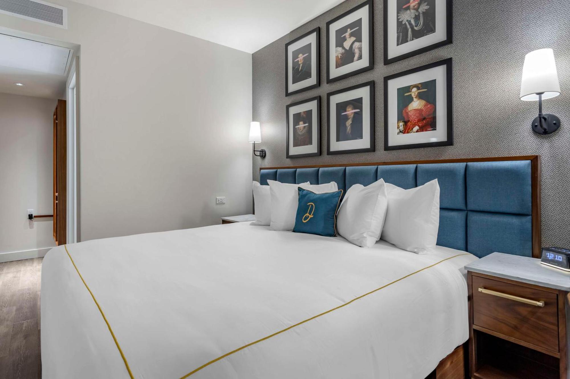 Zimmer mit Kingsize-Bett