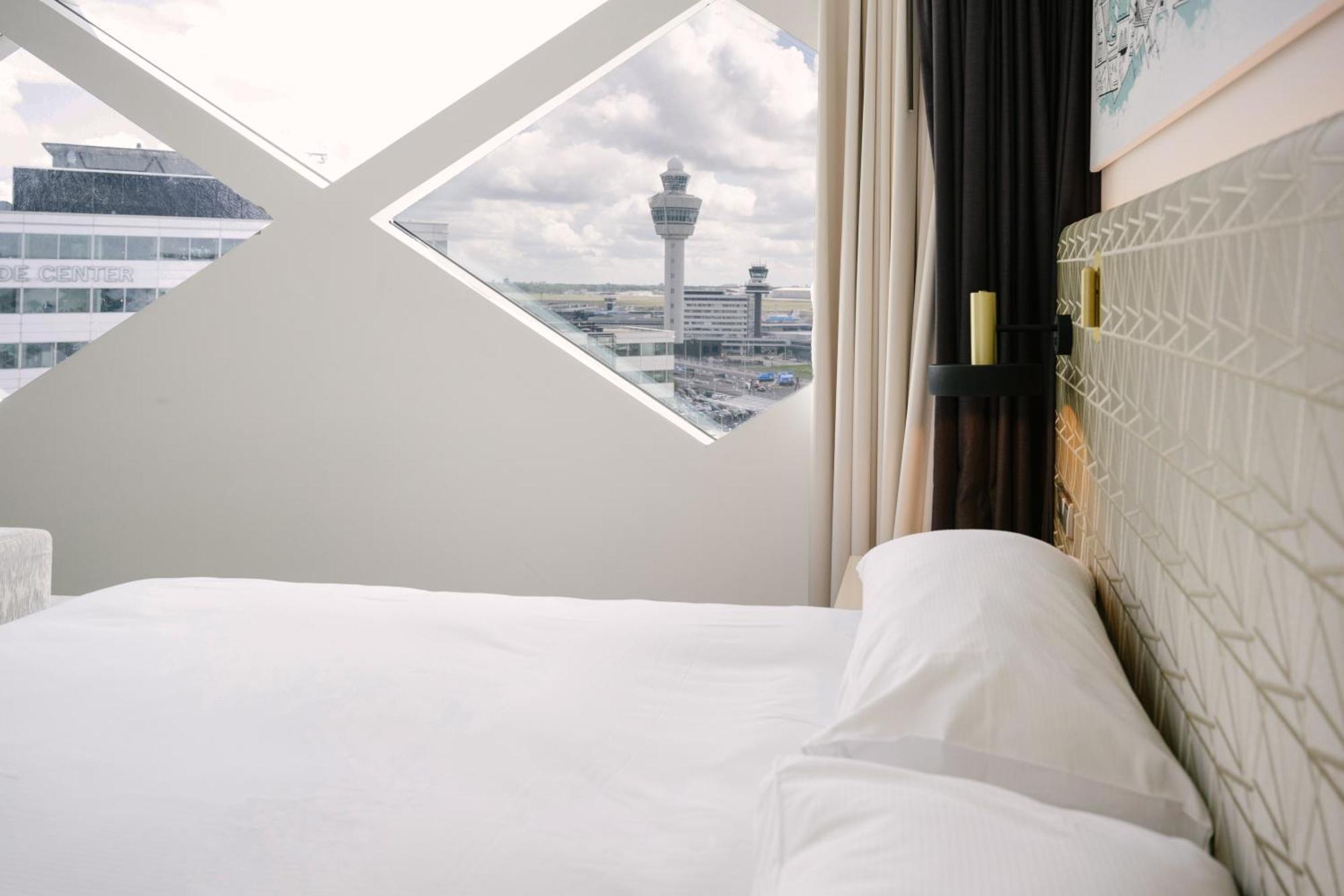Chambre d'Angle de Luxe avec Lit King-Size - Vue sur Aéroport