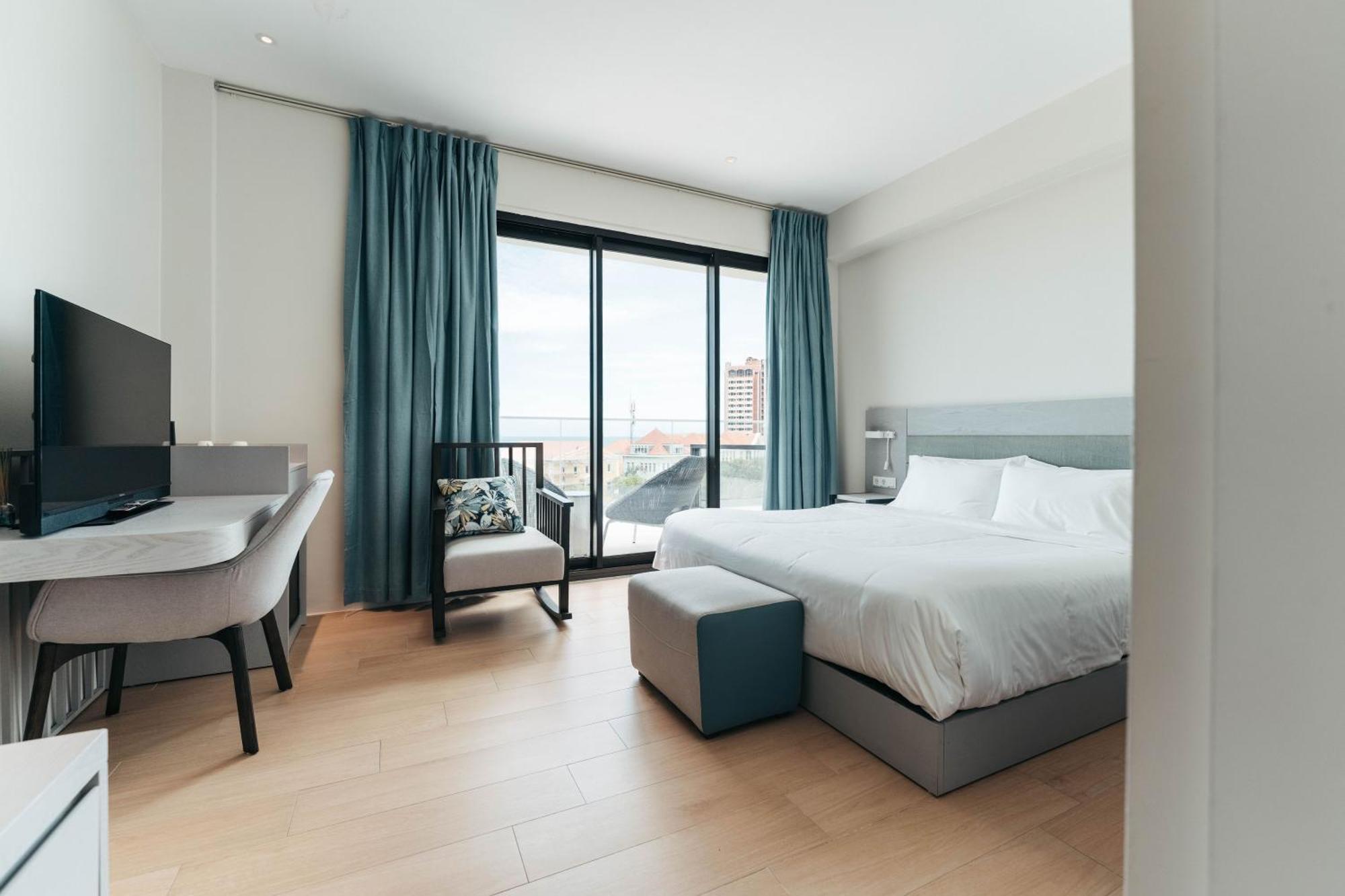 Deluxe Studio Suite