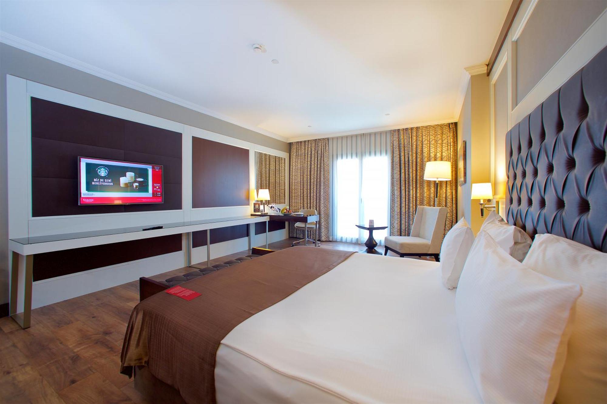 Deluxe King Room - Non-Smoking