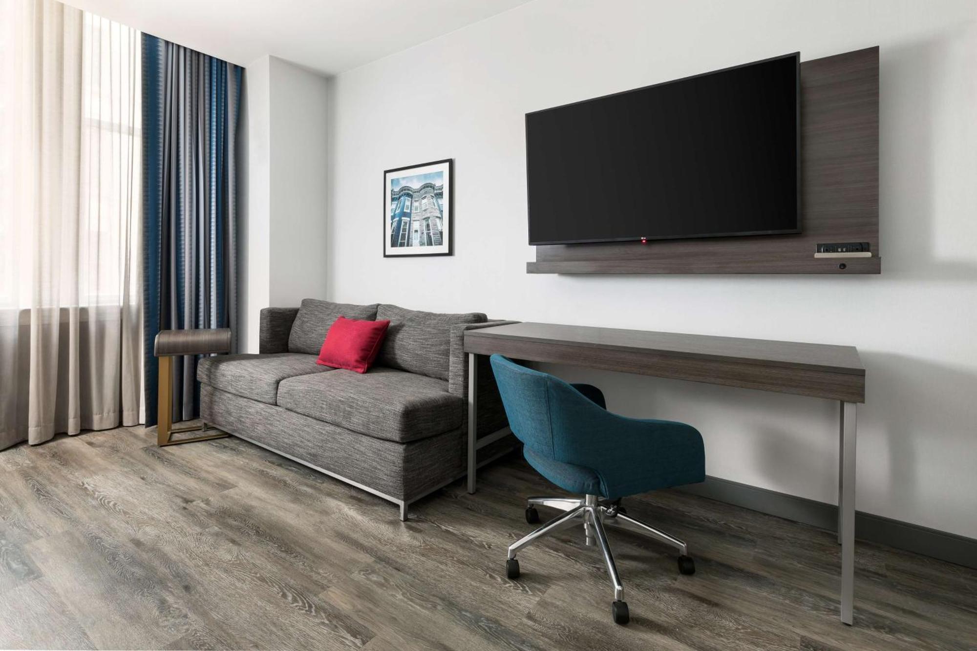 King Studio Suite with Sofa Bed - Non-Smoking