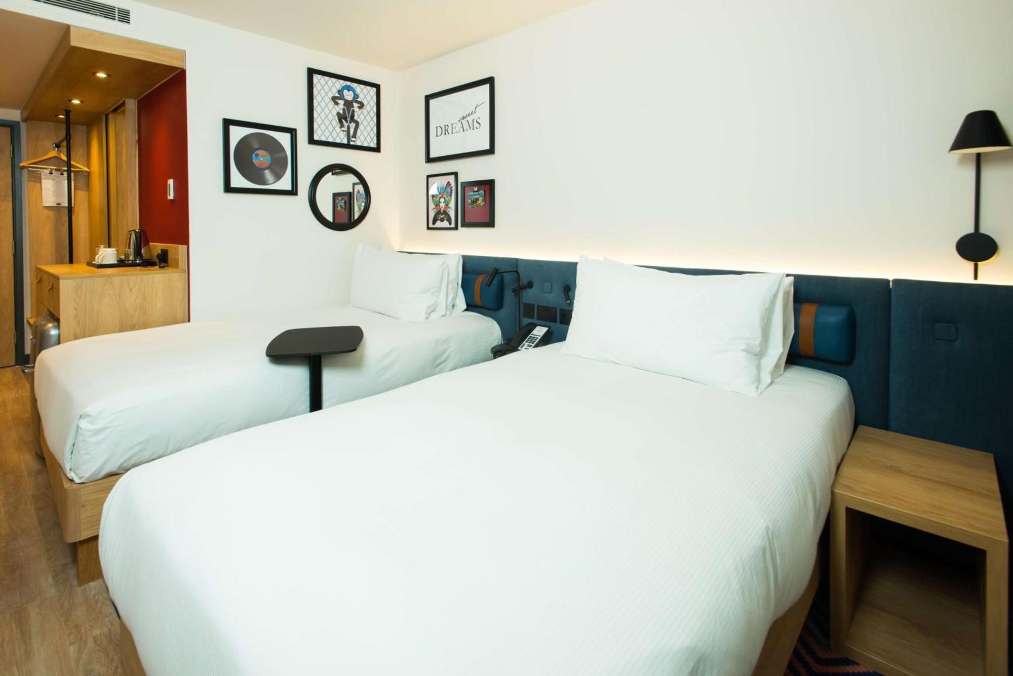 Habitación con sofá cama - 1 cama grande