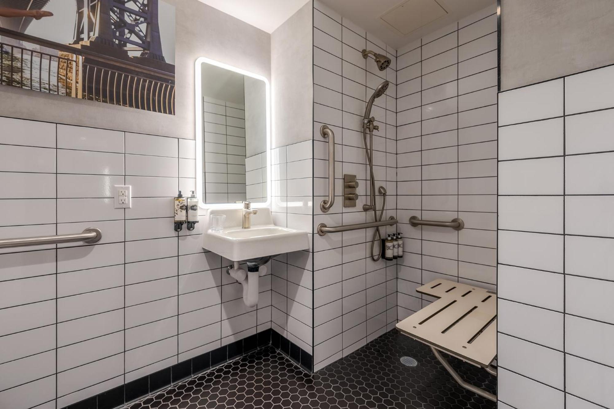 ADA - Superior Zimmer mit Kingsize-Bett in der oberen Etage