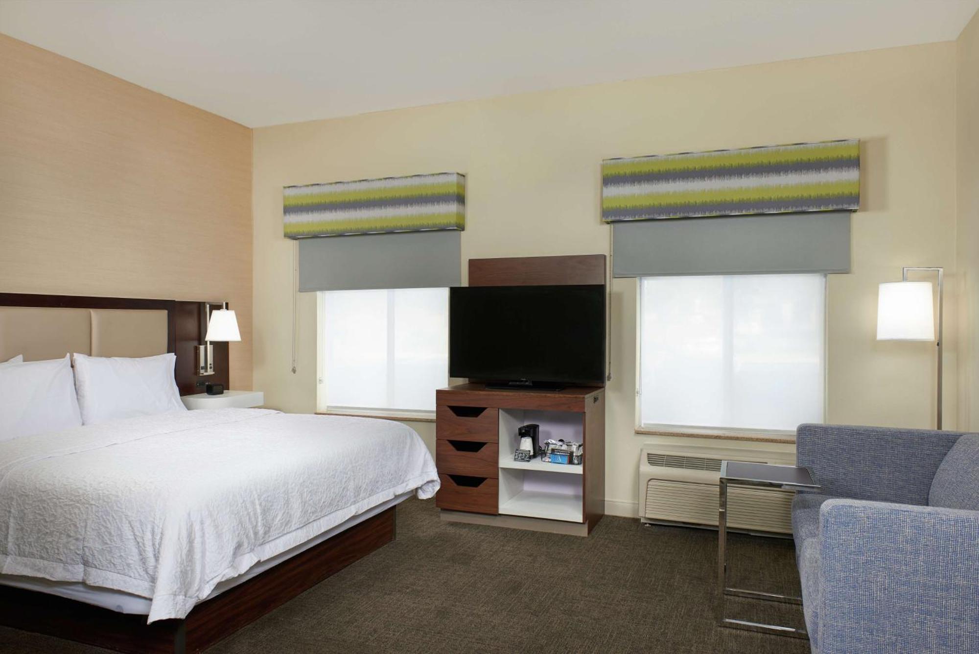 King Studio Suite with Sofa Bed - Non-Smoking