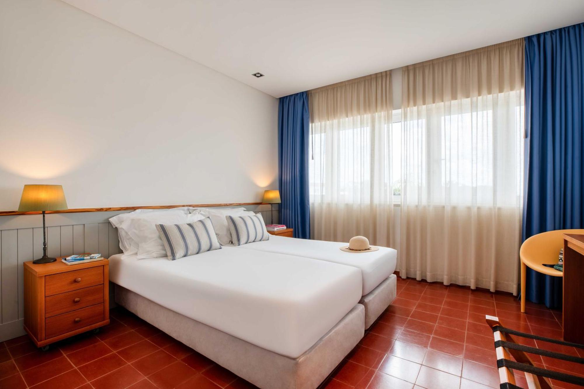 Apartment mit 3 Schlafzimmern, Balkon und Poolblick