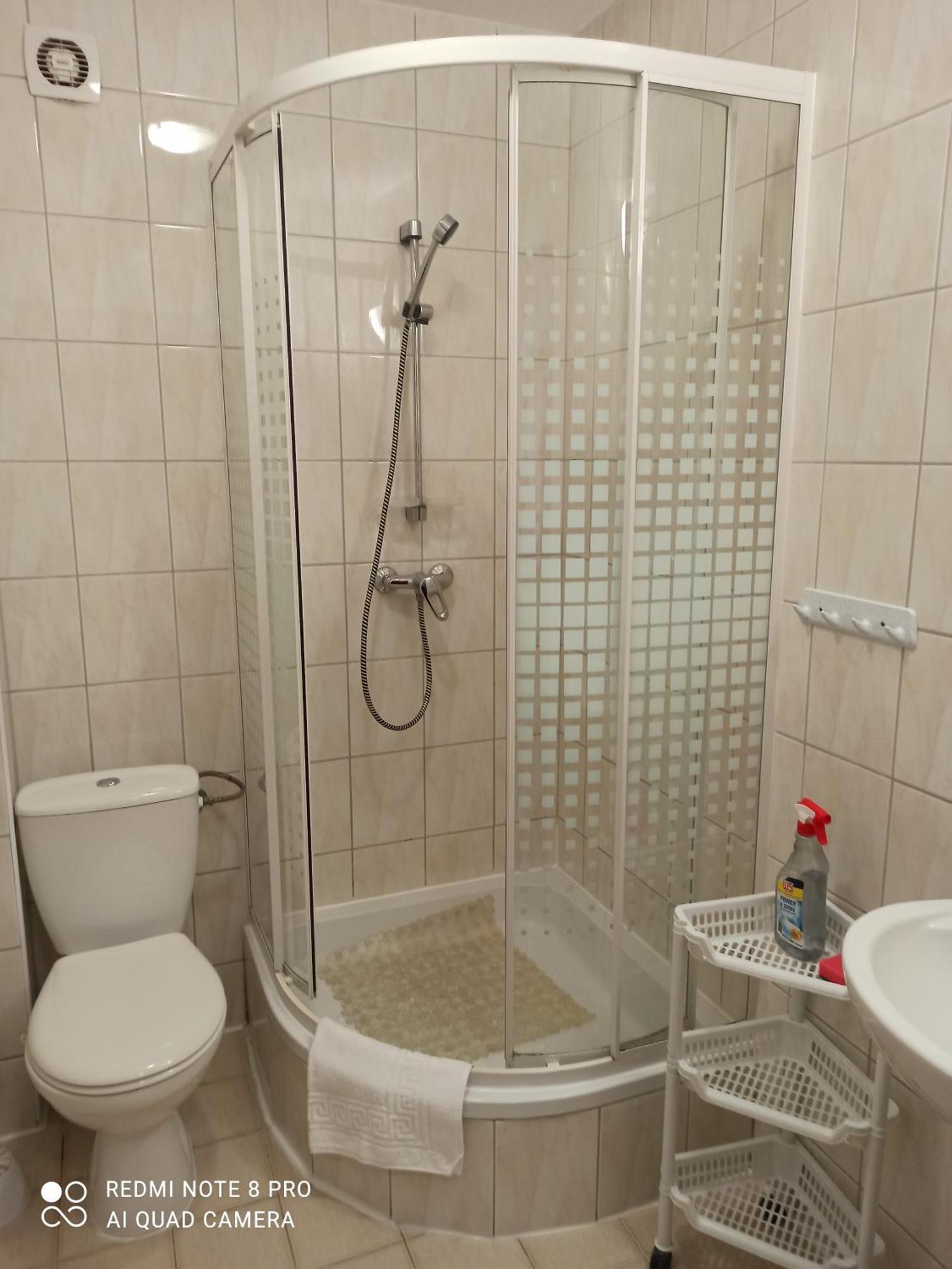 Vierbettzimmer mit Bad