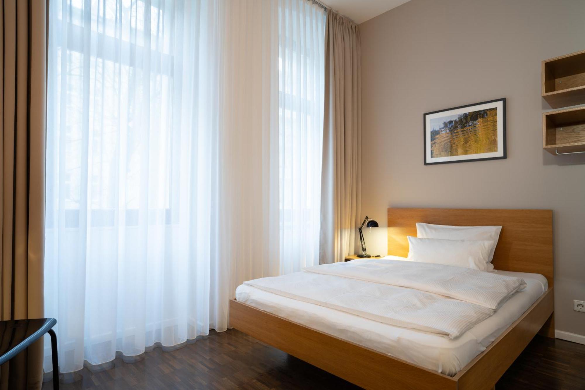 Single Room,1586117397:JPEG