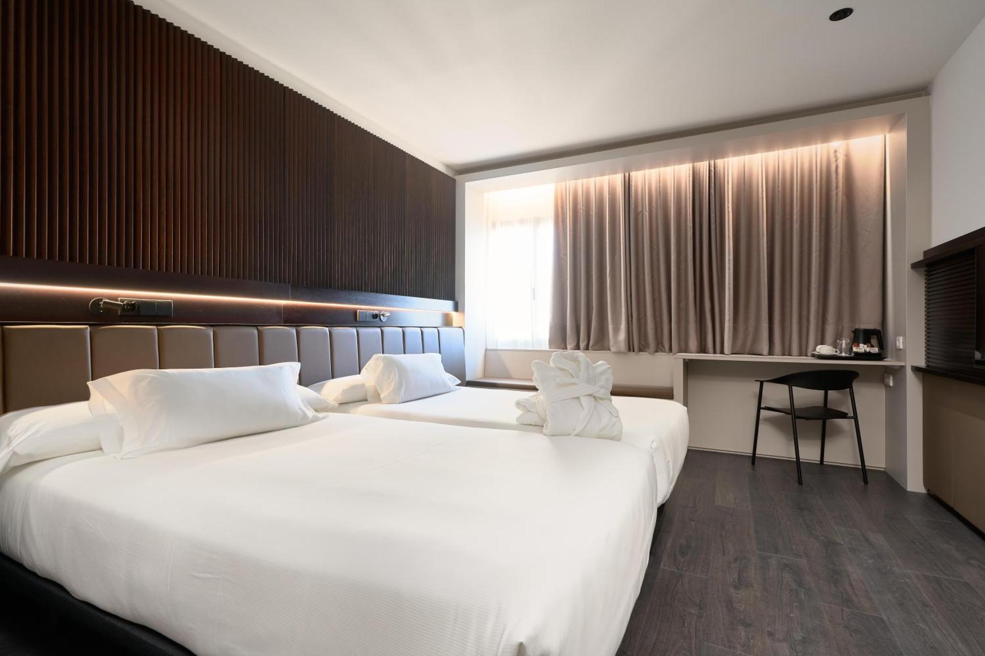 Premium Double Room,1586822498:JPEG