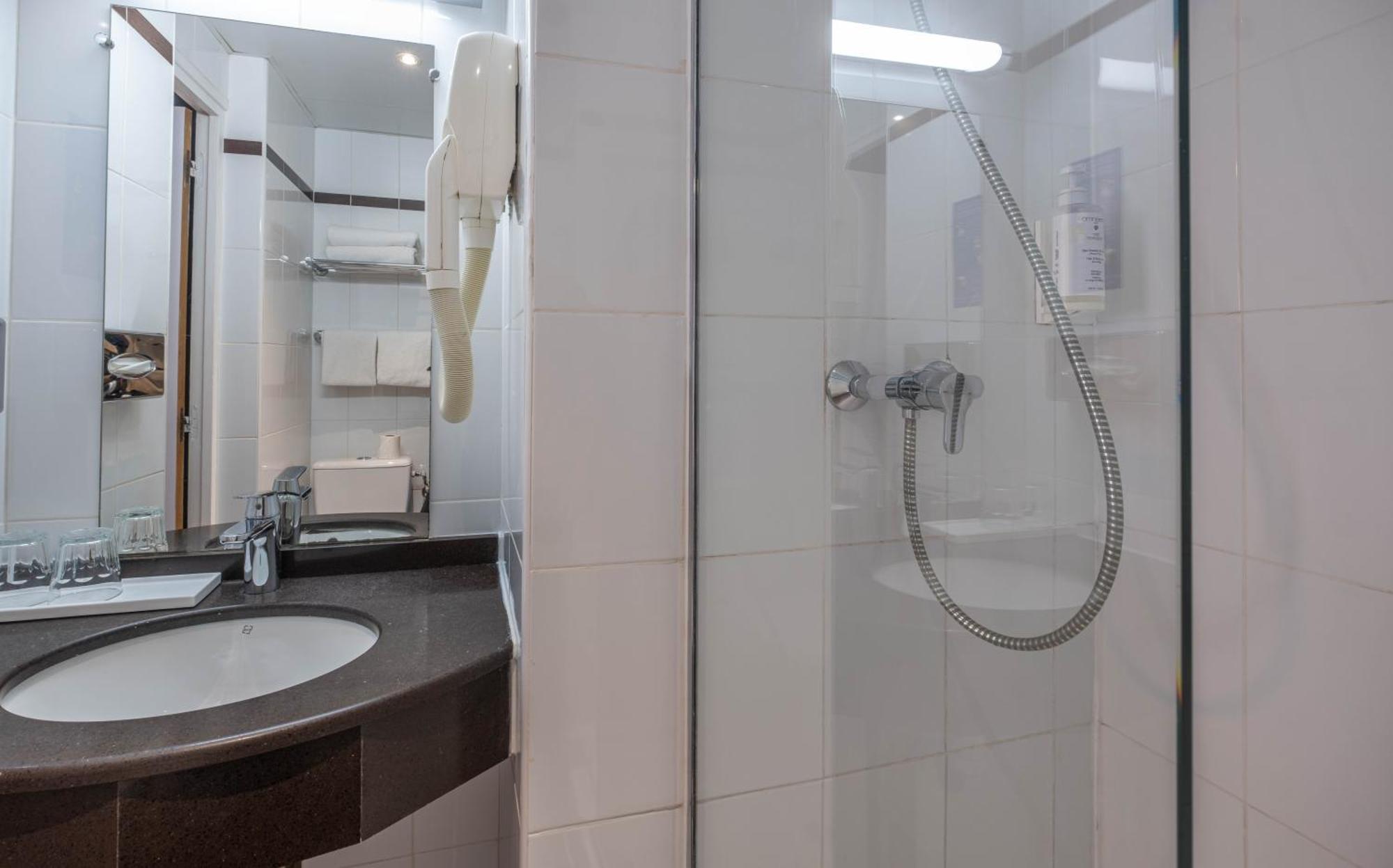 Quarto Superior com Cama de Casal ou 2 de Solteiro
