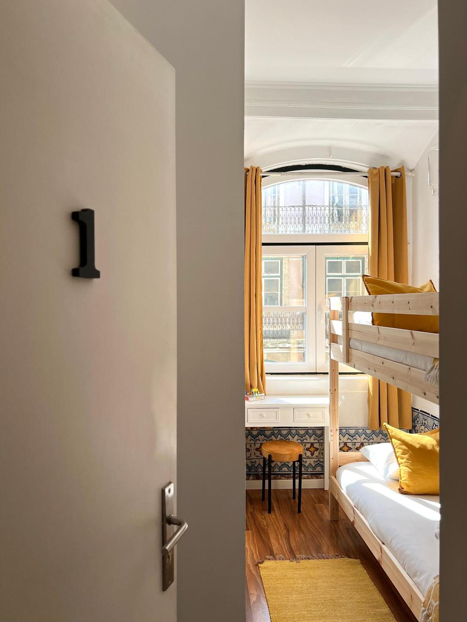 Zimmer mit Etagenbett und Gemeinschaftsbad – 3. Etage