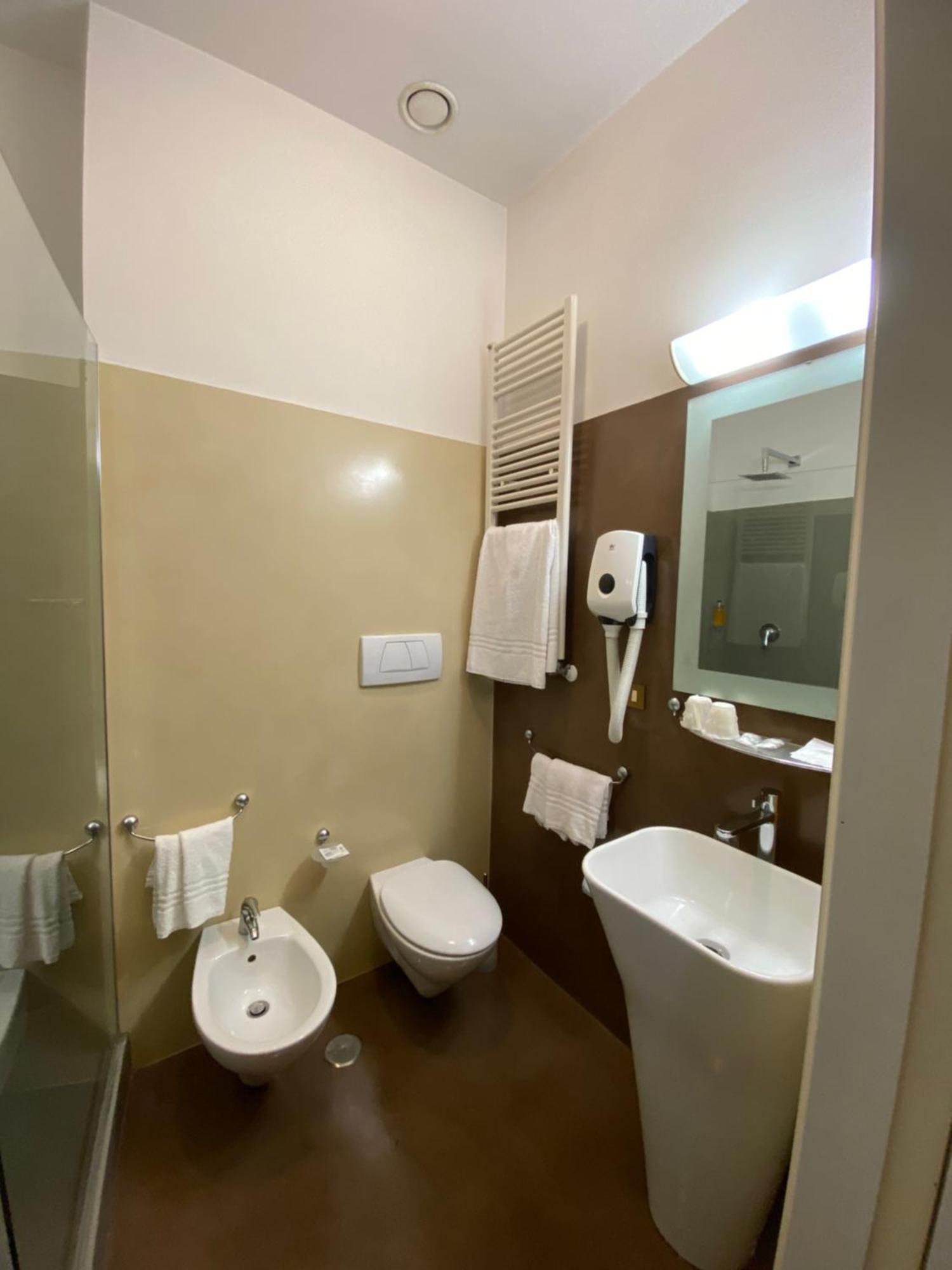 Quarto Econômico com 2 Camas de Solteiro