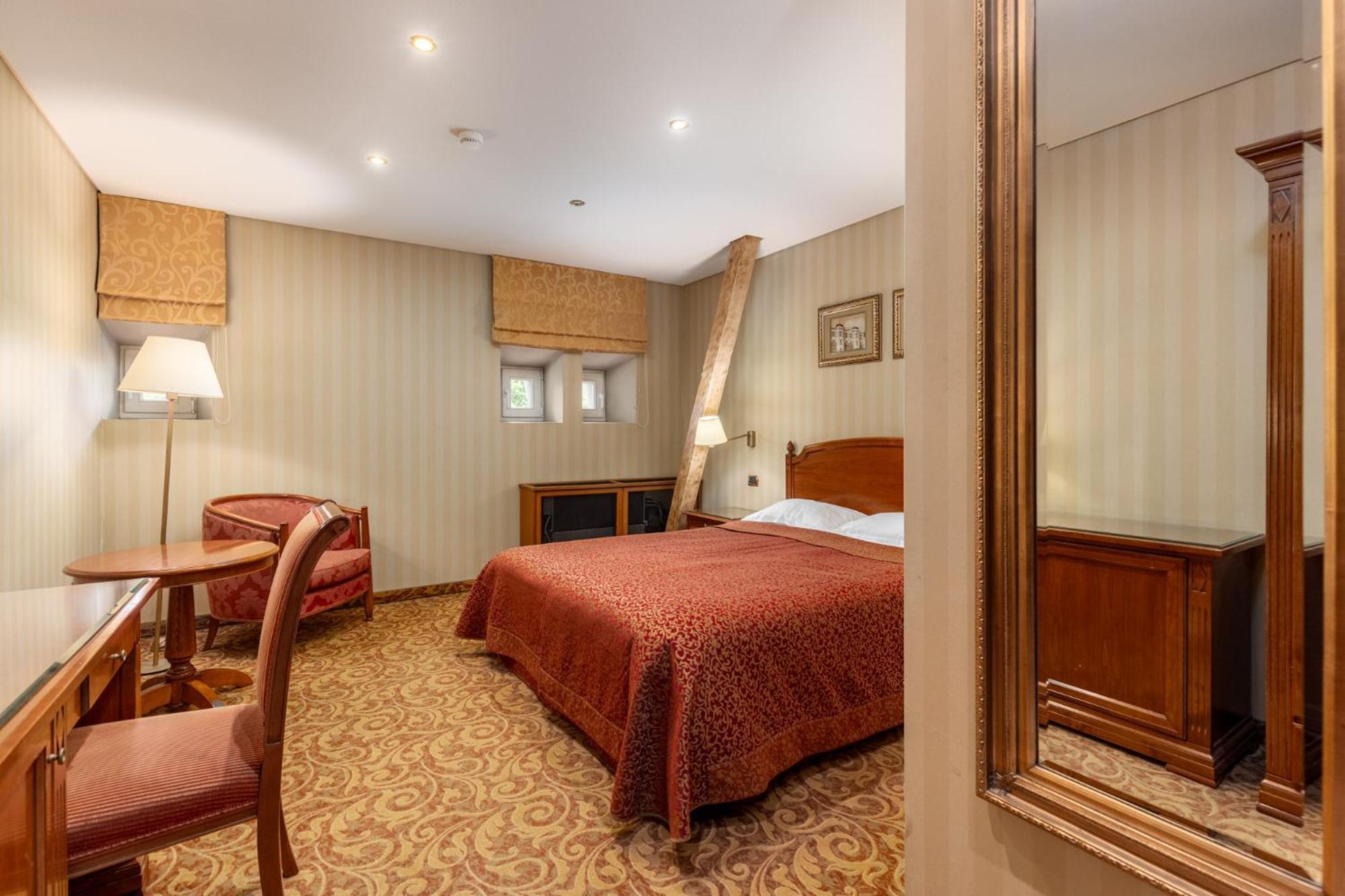 Attic Double Room with Small window
