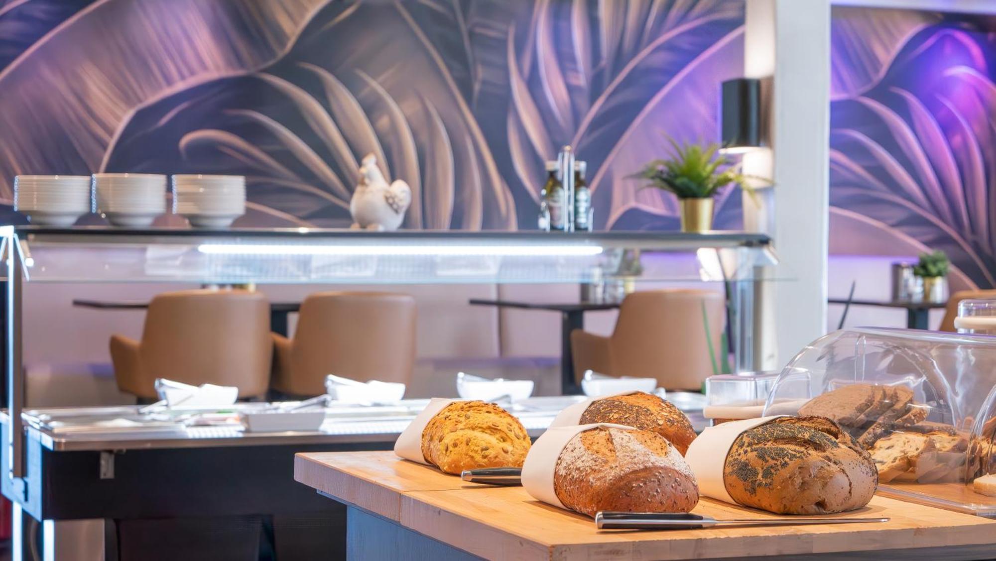 Deluxe King Room,1729978449:JPEG