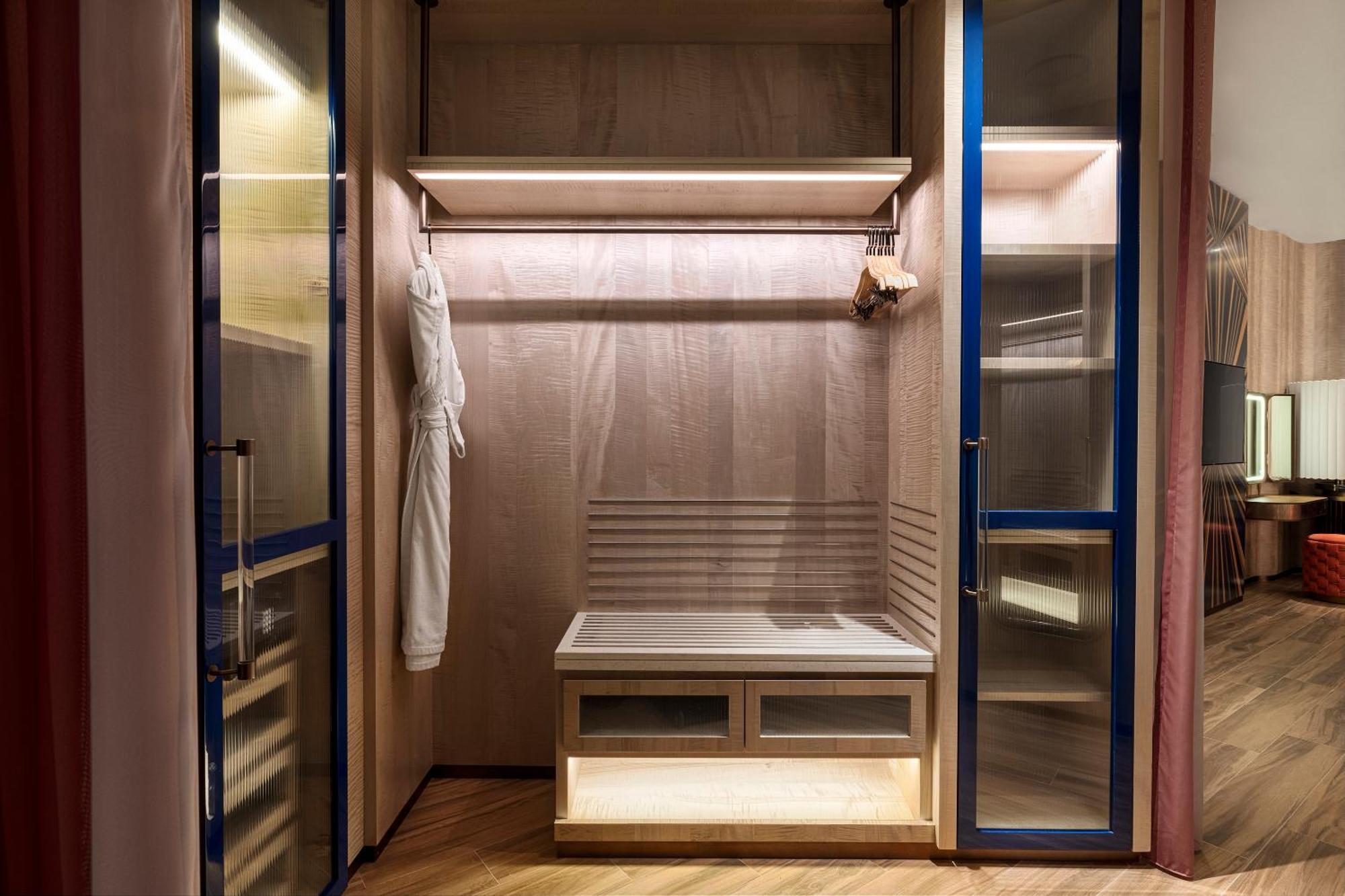 Deluxe Tweepersoonskamer met 2 gescheiden bedden, een balkon en uitzicht op zee