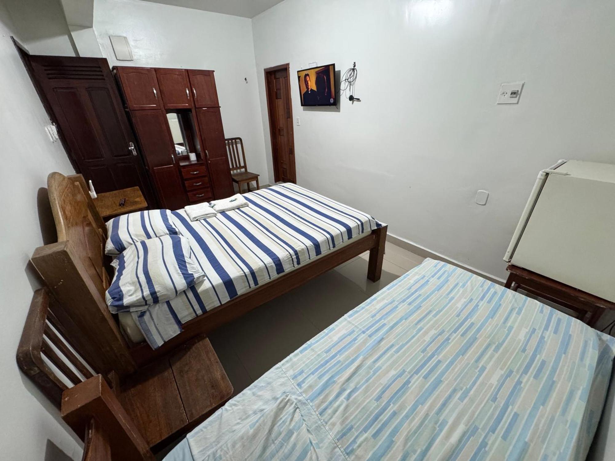 Quarto Triplo com Banheiro Privativo