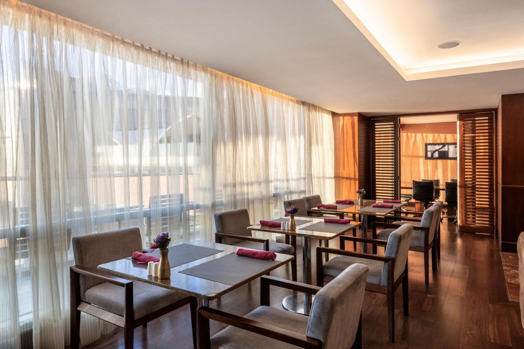Executive Deluxe King Room - Lounge Access