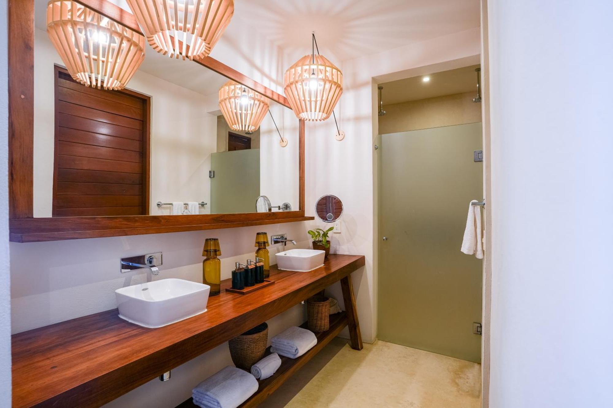 Suite con piscina pequeña y vistas al mar - Planta baja