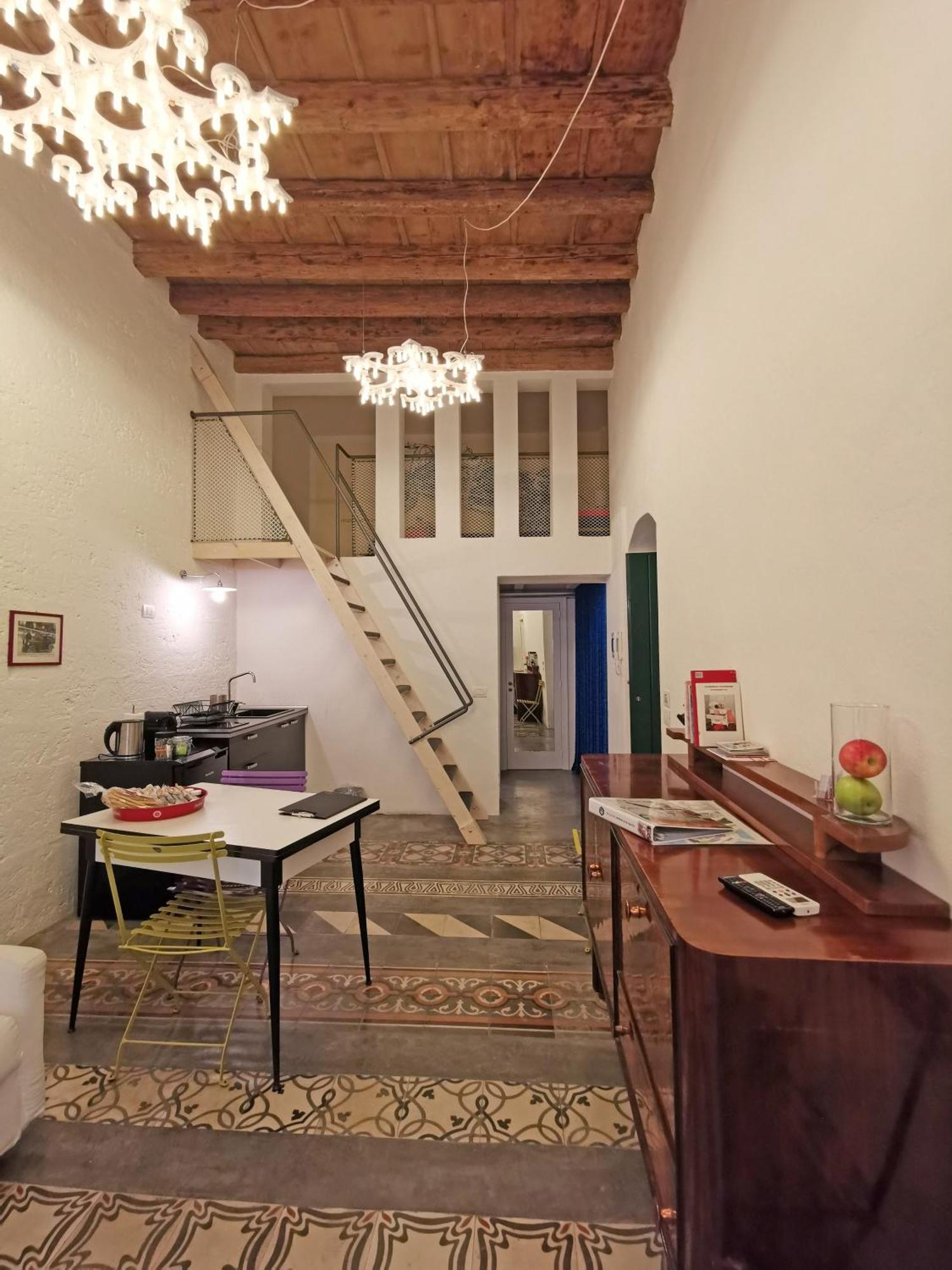 One-Bedroom Apartment Balcony,1629429168:JPEG