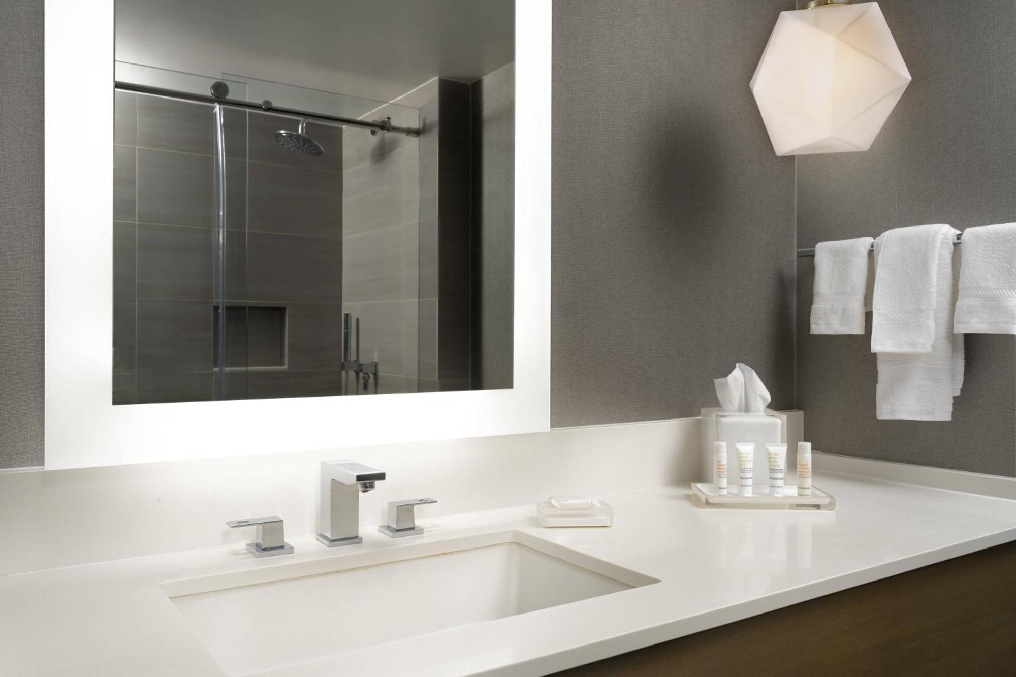 Deluxe King or Double Room High Floor