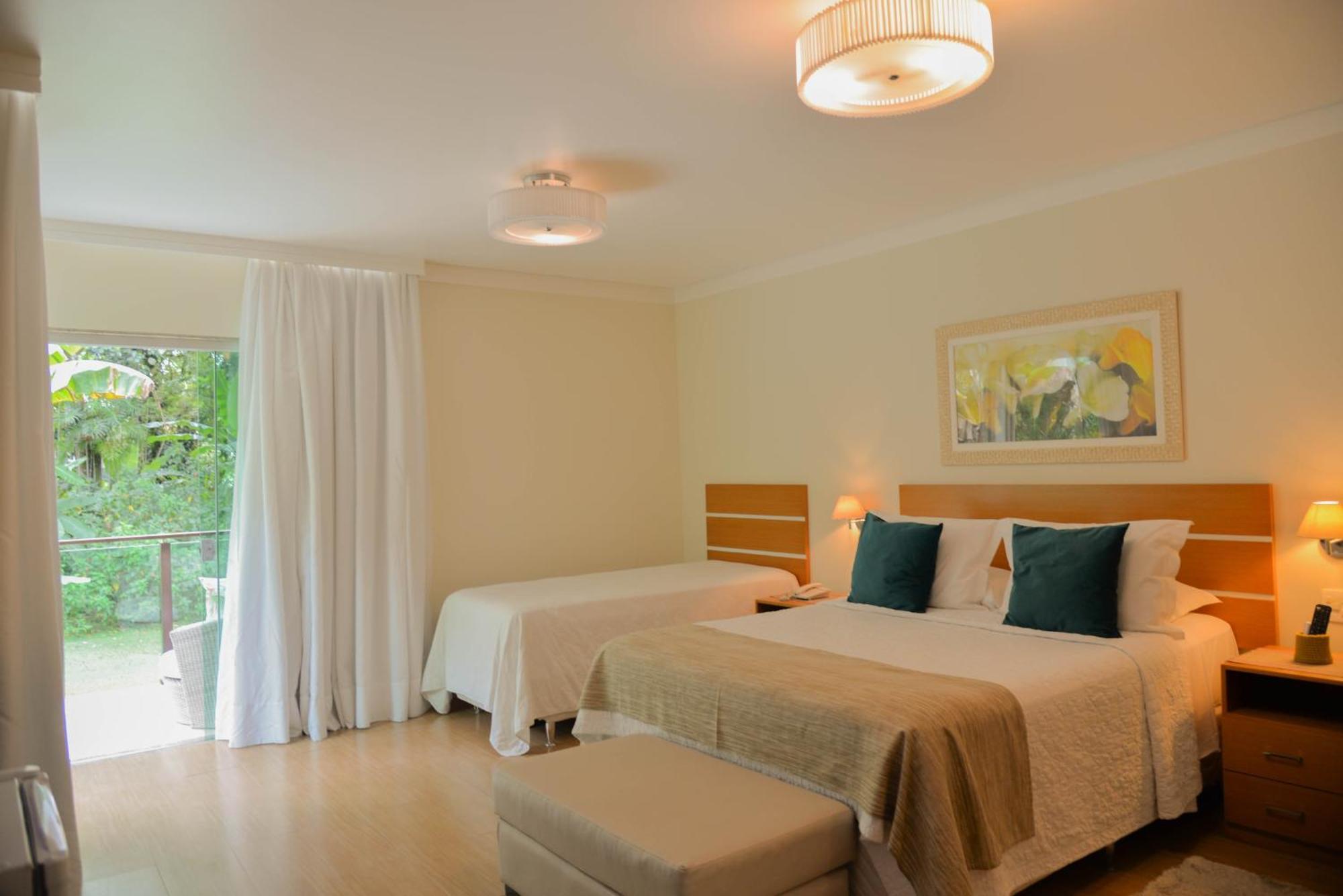 Quarto Triplo com Vista do Jardim