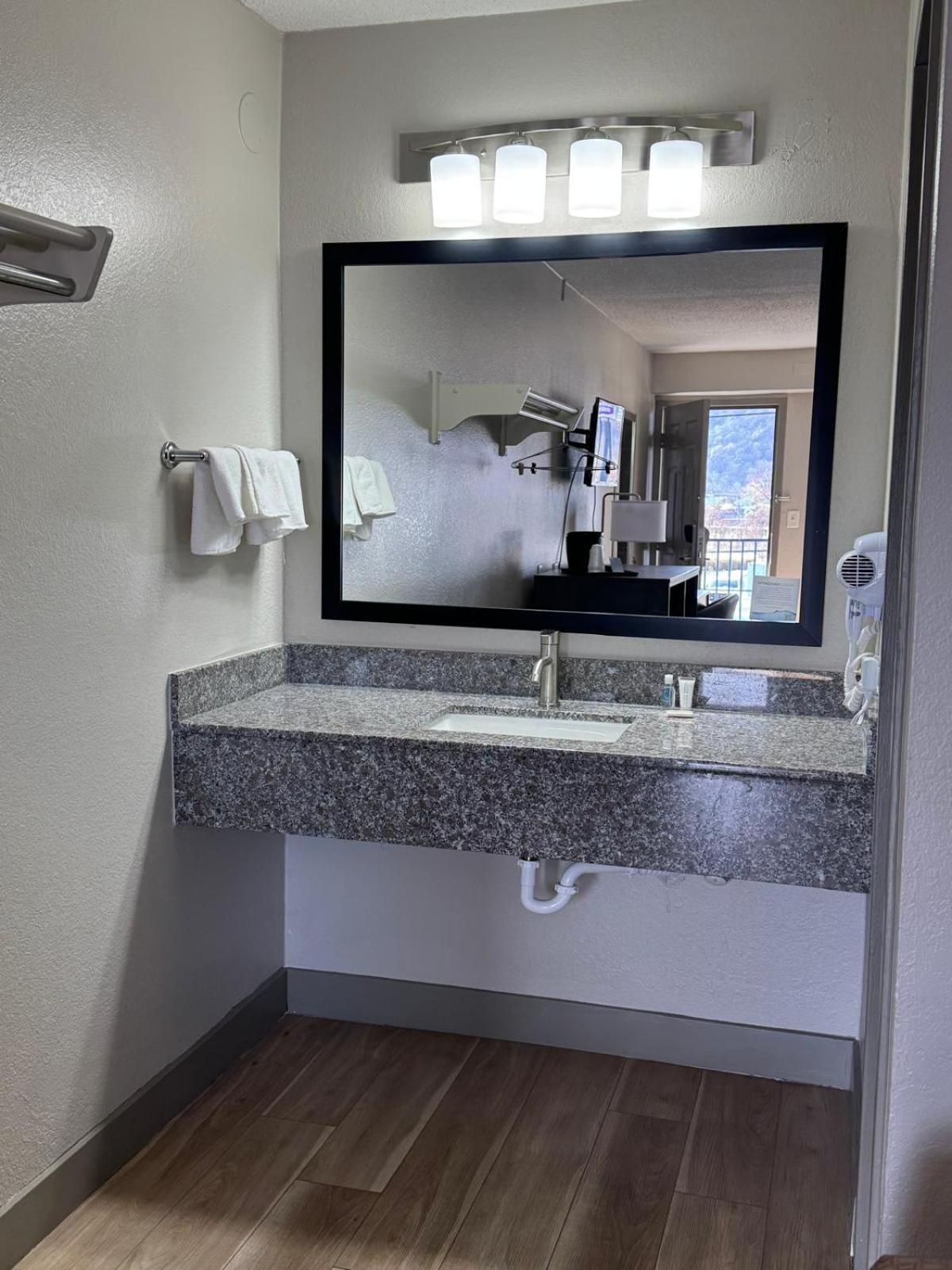Double Room with Two Double Beds - Non-Smoking