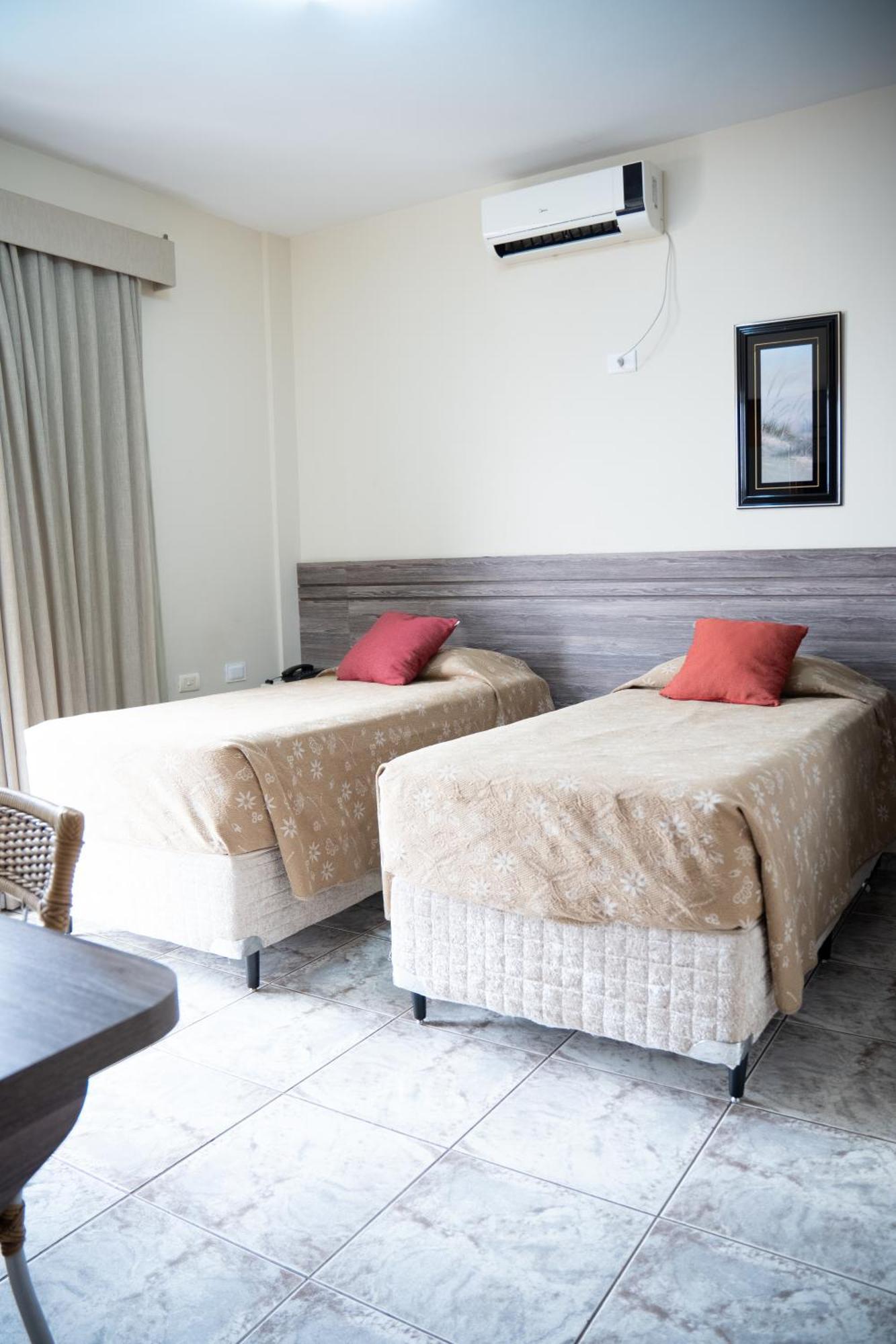 Quarto Standard com Cama de Casal ou 2 de Solteiro