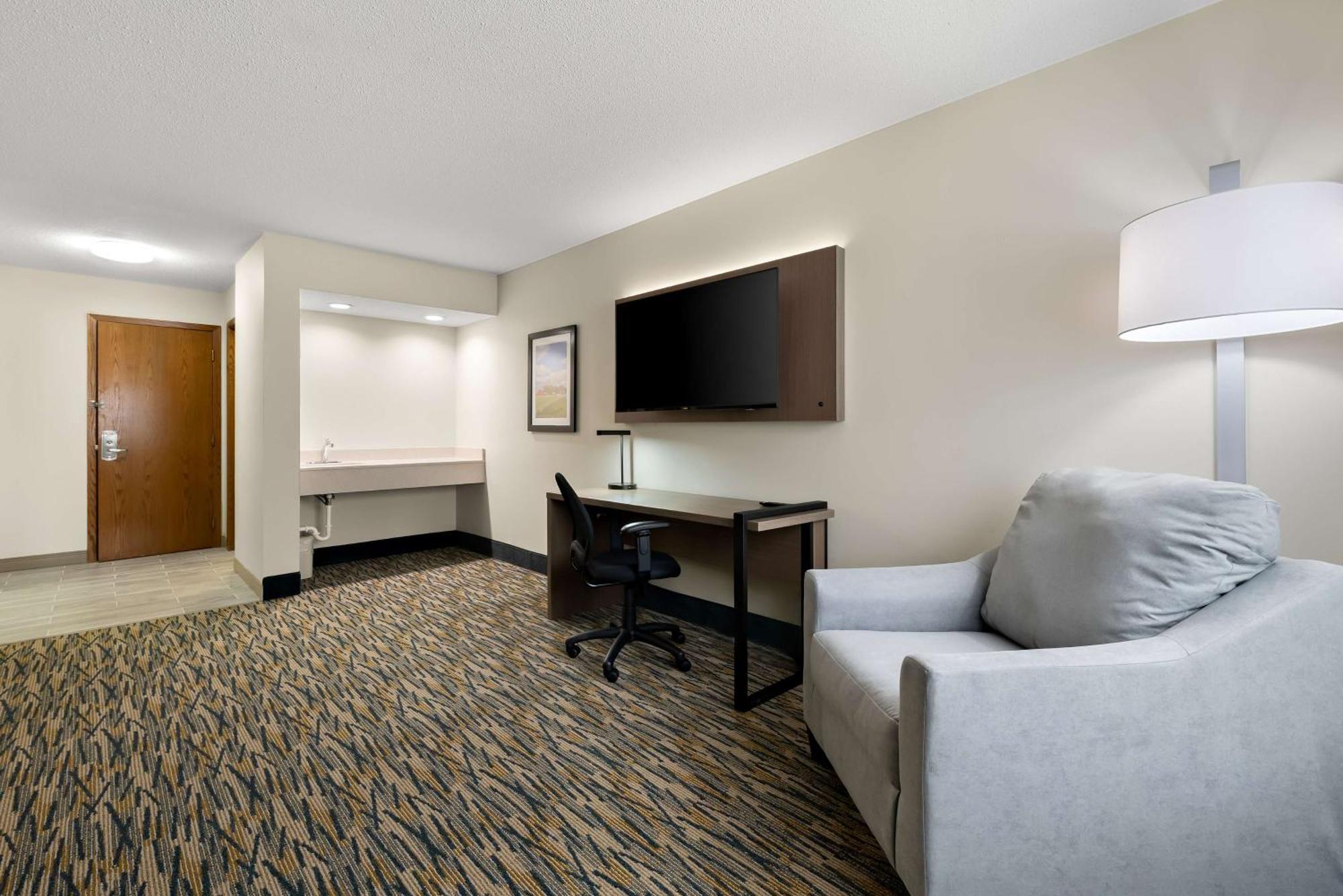 Two-Room Queen Suite with Two Queen Beds and Sofa Bed - Non-Smoking