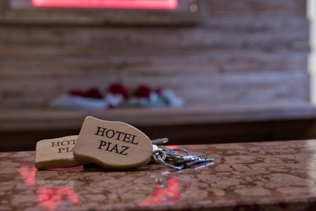 Large Single Room with French bed,692084667:JPEG