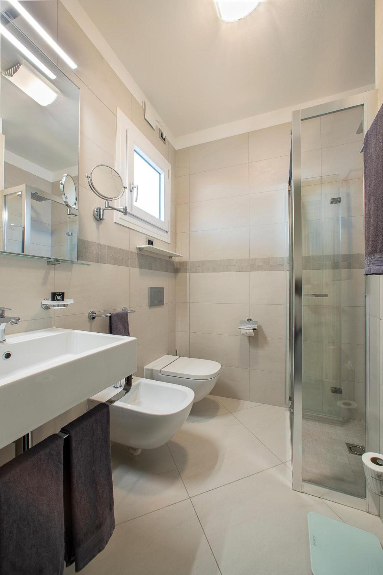 One-Bedroom Apartment (5 Adults),1649026803:JPEG