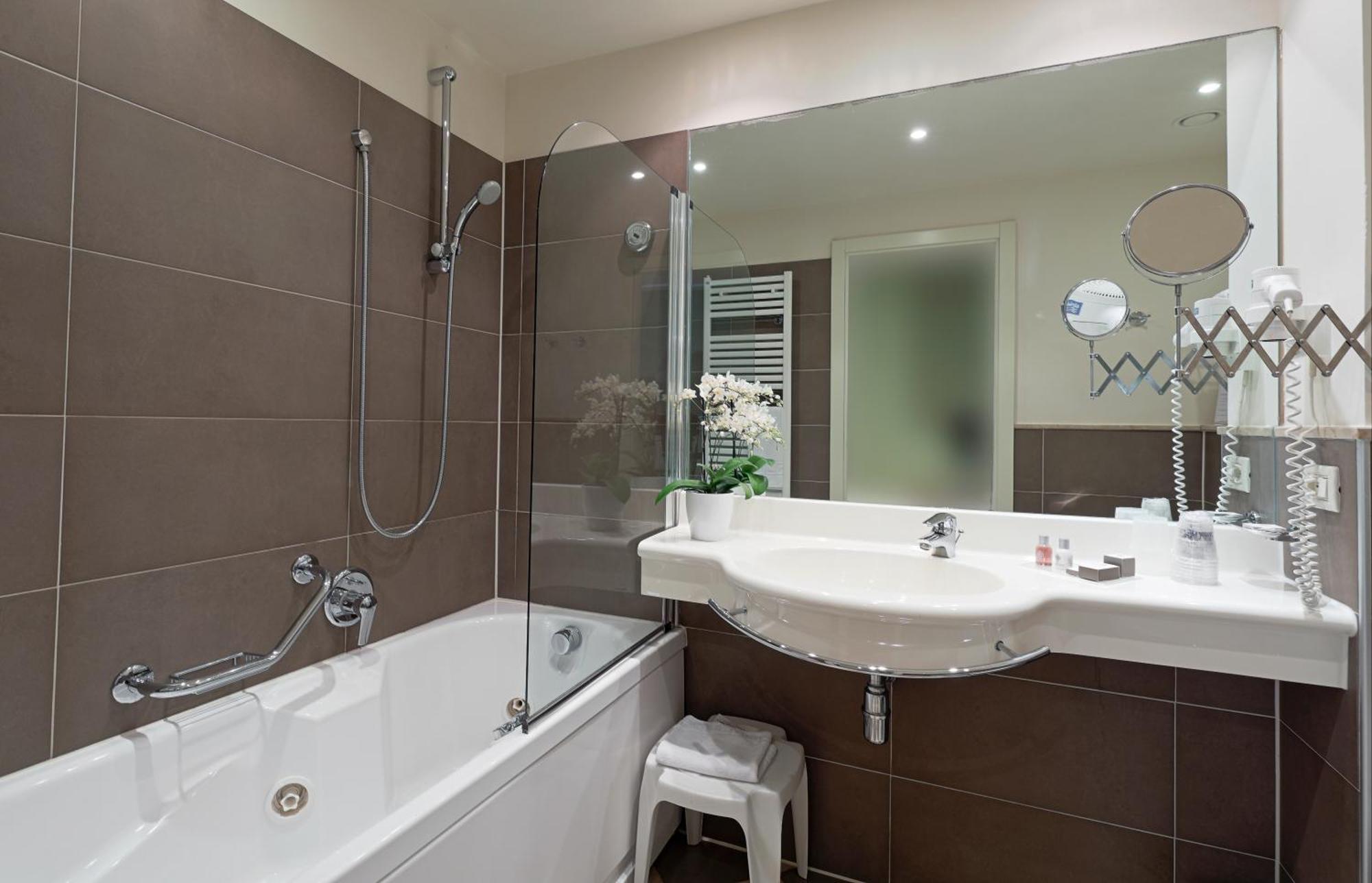 Deluxe Doppel-/Zweibettzimmer mit Balkon