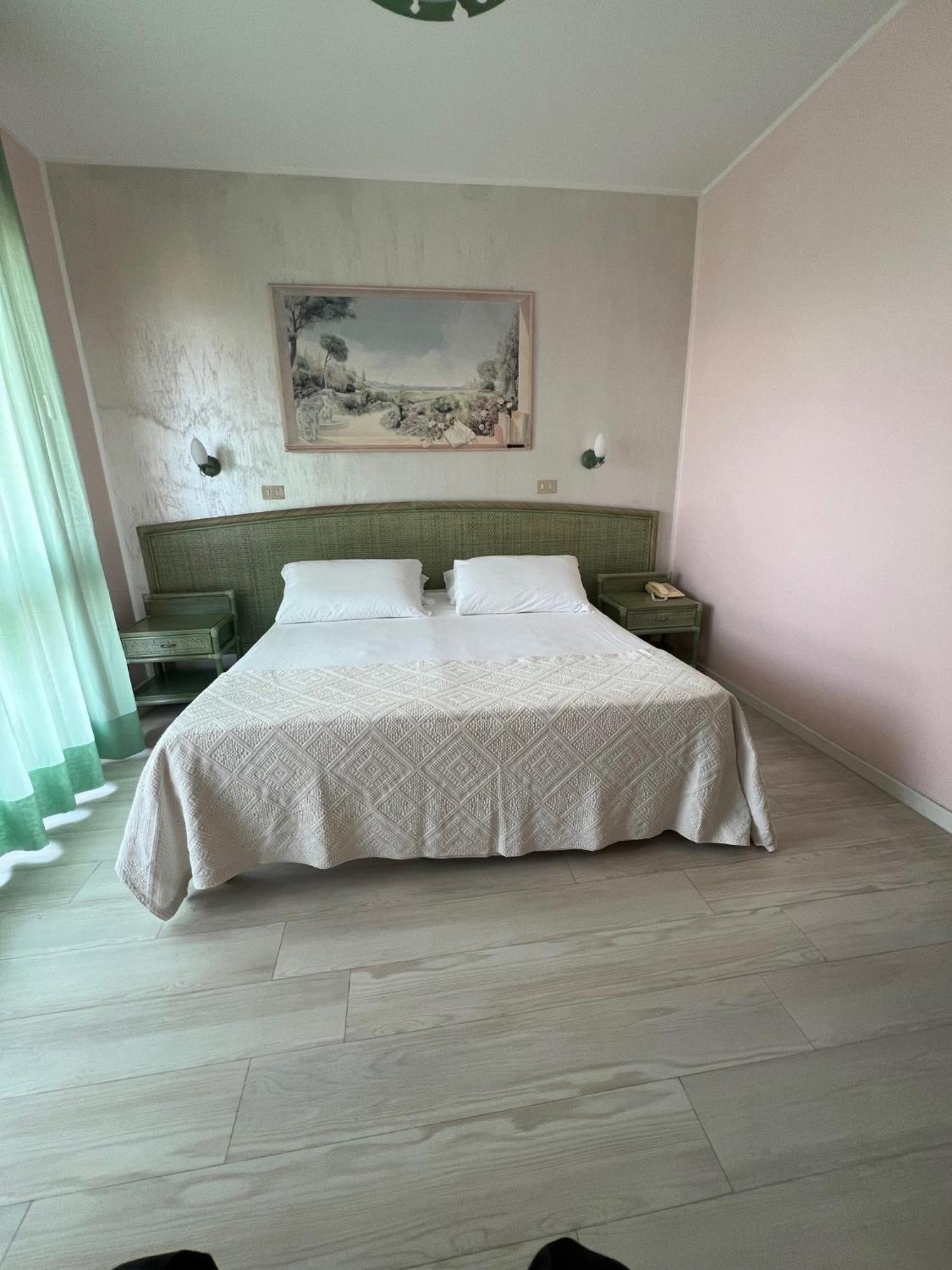 Double or Twin Room,1657155154:JPEG