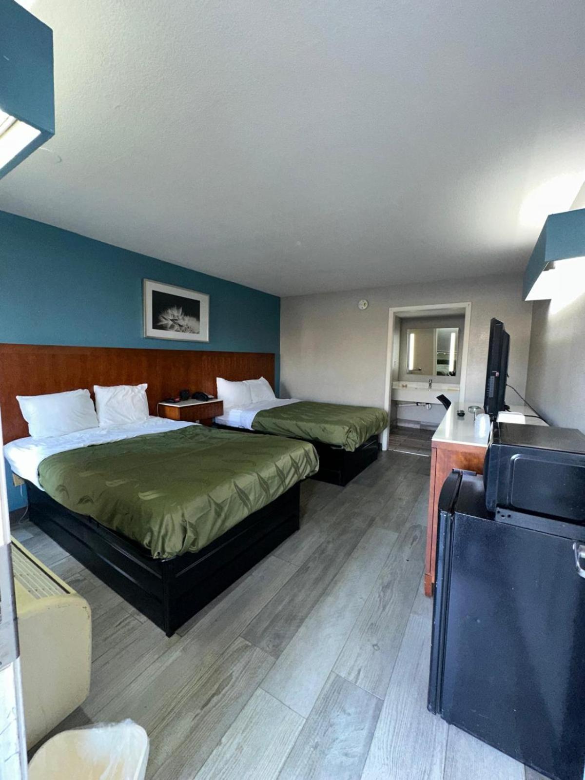 2 Double Beds Accessible Smoking