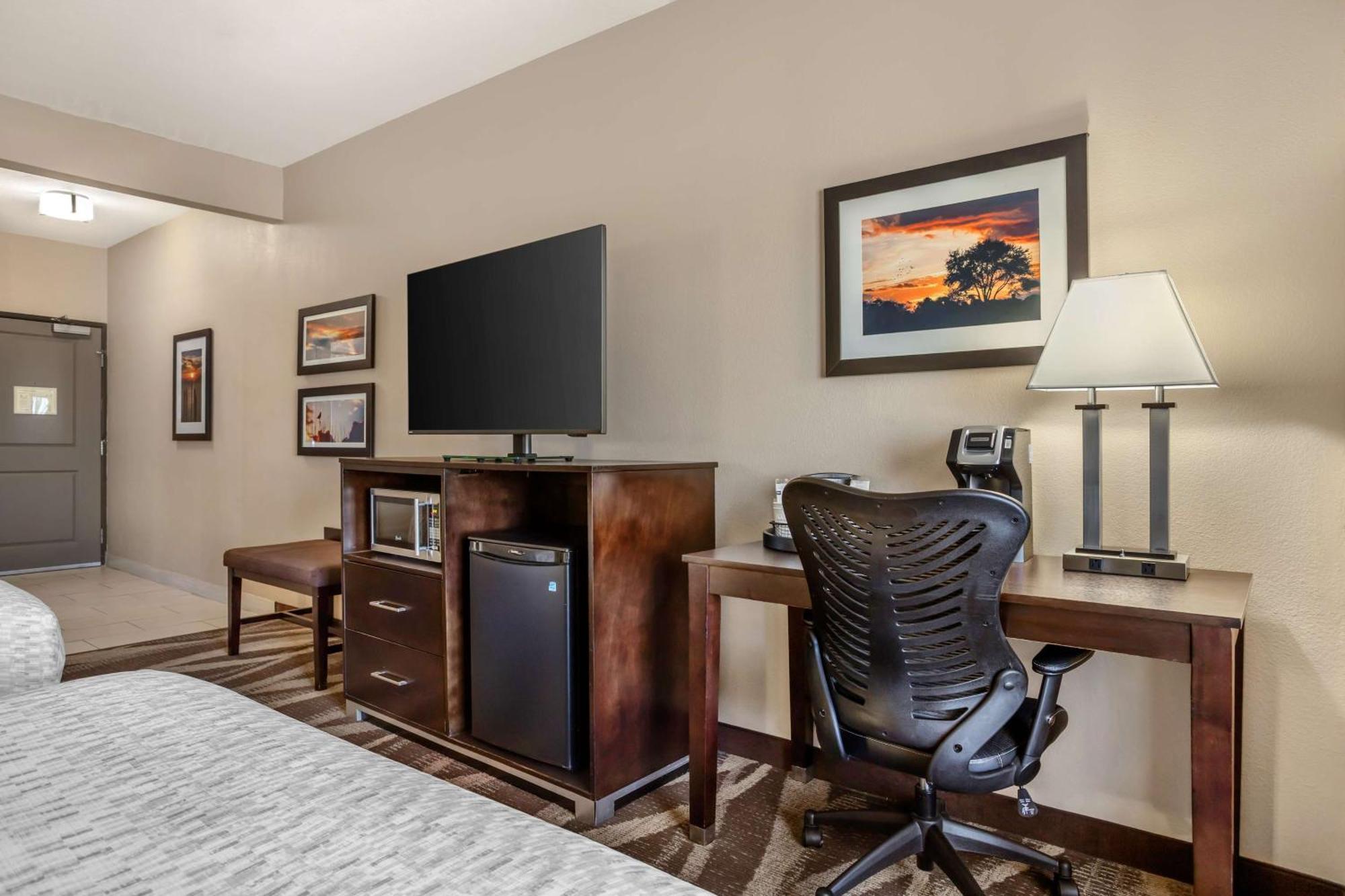 Queen Room with Two Queen Beds and Bath Tub - Disability Access/Non-Smoking