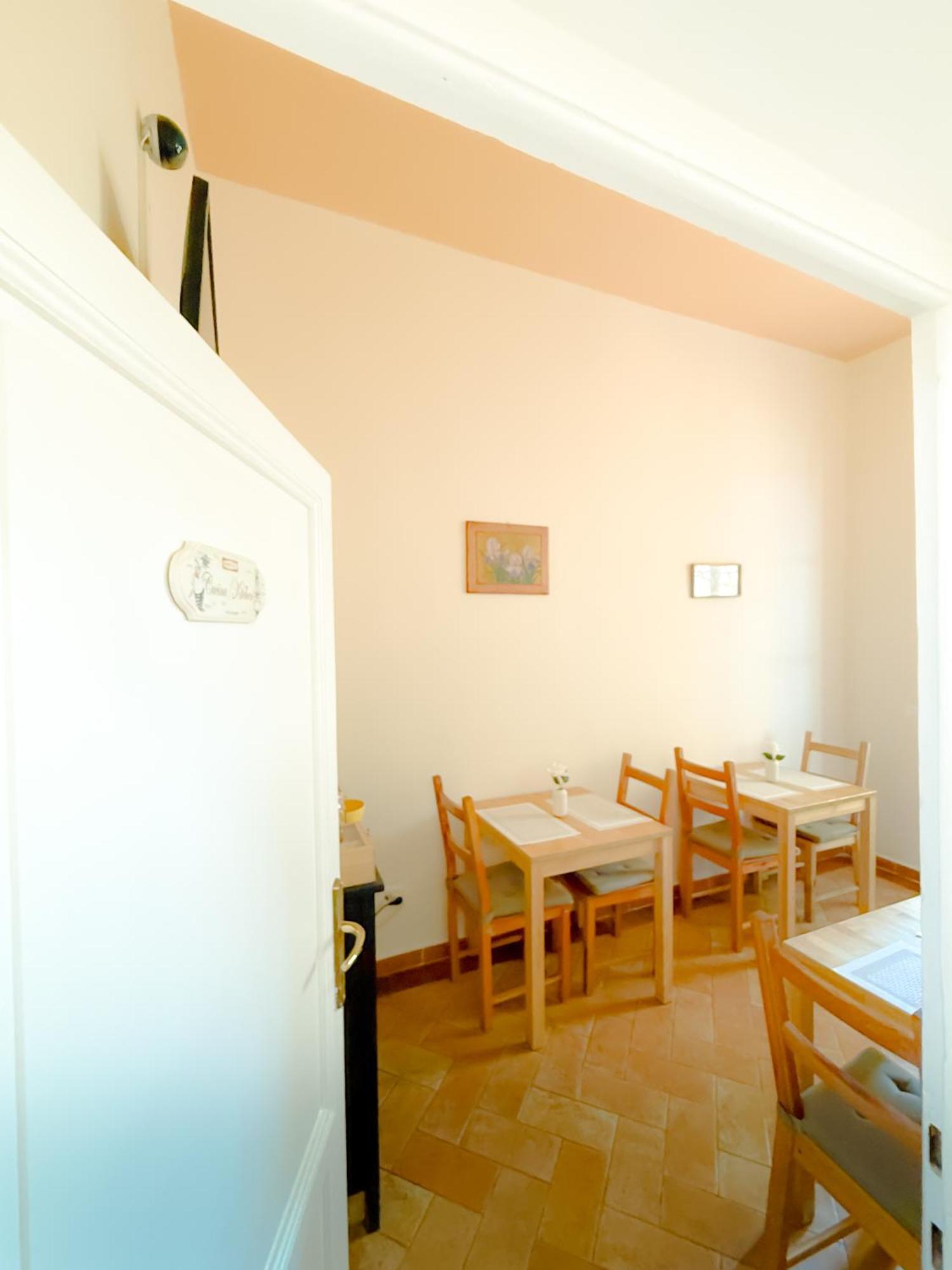 Camera Doppia con Letti Singoli a Castello con Bagno in Comune